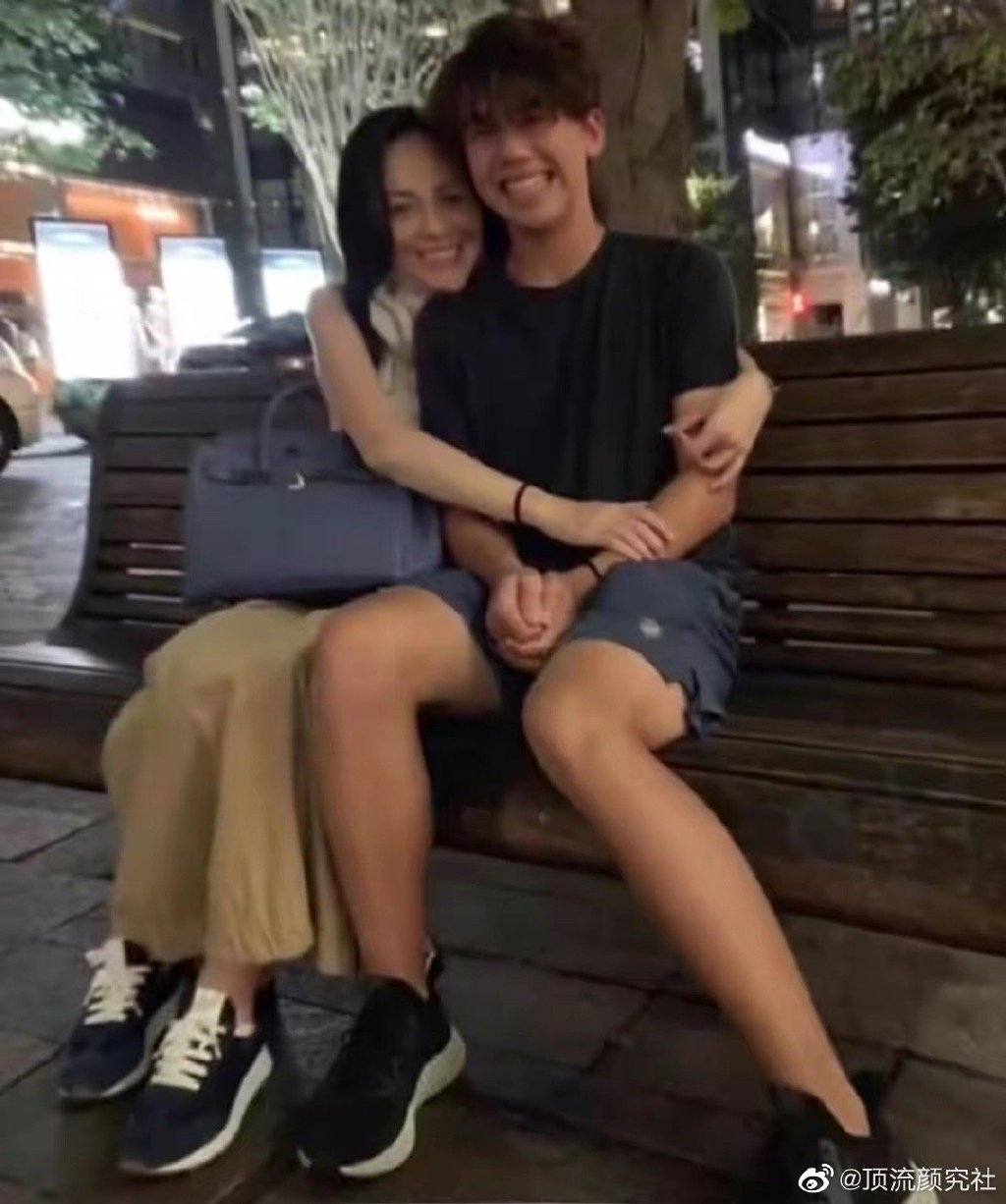 王琳|52岁上海女星王琳与异性热舞！大秀舞姿自信迷人 身材姣好被夸少女