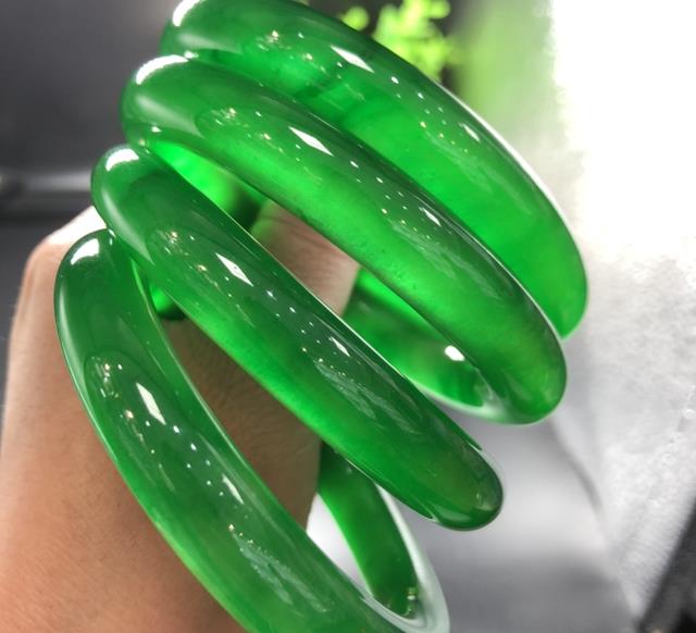 邮票|染色翡翠害人不浅！看完文章，不再当冤大头！