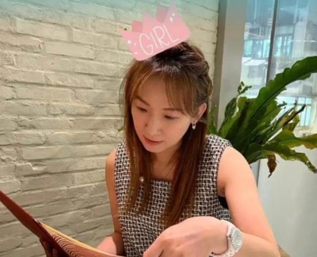 杨思琦|TVB前花旦杨思琦前任秀恩爱!上月注册结婚,娶圈外肤白貌美妻子