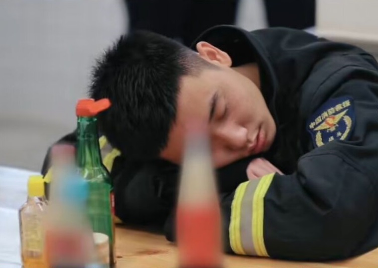 阿兰·德龙|看了这档综艺,再听杨紫爸爸说“我要活着回去见女儿”,瞬间破防