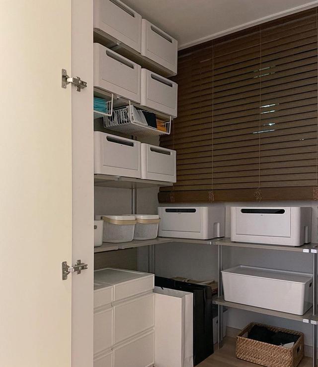 100婚房，客厅少摆几件家具，餐厅餐边柜都没，居住幸福感蹭蹭涨