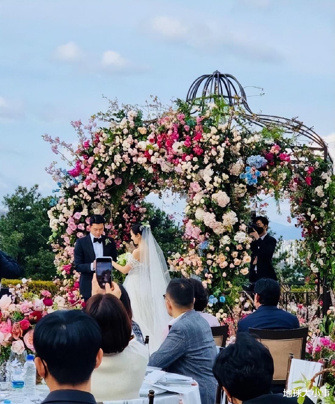 孙艺真|孙艺真牵爸爸手走红毯泪洒婚礼，宾客面前与玄彬交换戒指画面感人
