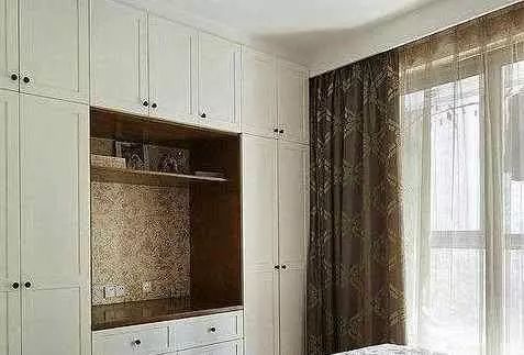 为何有钱人家里装修衣柜从不做顶柜?听完老师傅的话,后悔装错了