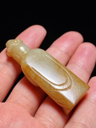 和田玉籽料|明 和田玉籽料 白玉受沁 胡人献宝 把件 挂件勒子