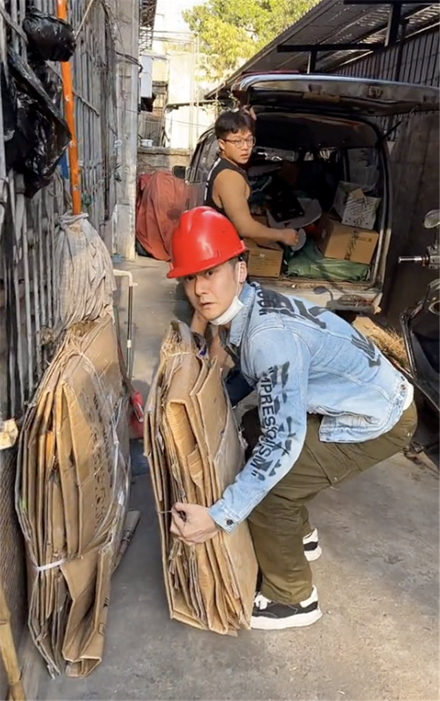 蒋劲夫|蒋劲夫开直播自曝在做废品回收，承认自己是垃圾桶，不惧网络暴力