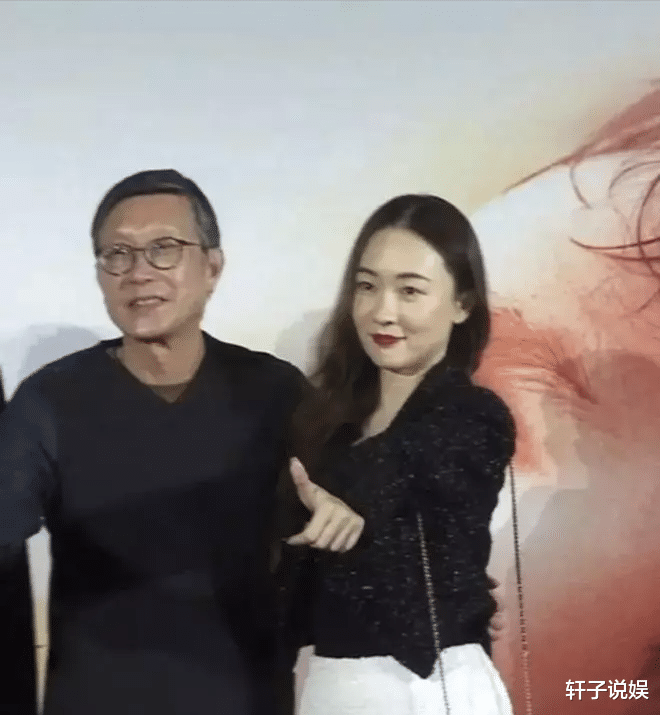 杜江|坐等离婚!霍思燕与男导演亲密互动险摔倒,杜江选择性眼瞎看不见