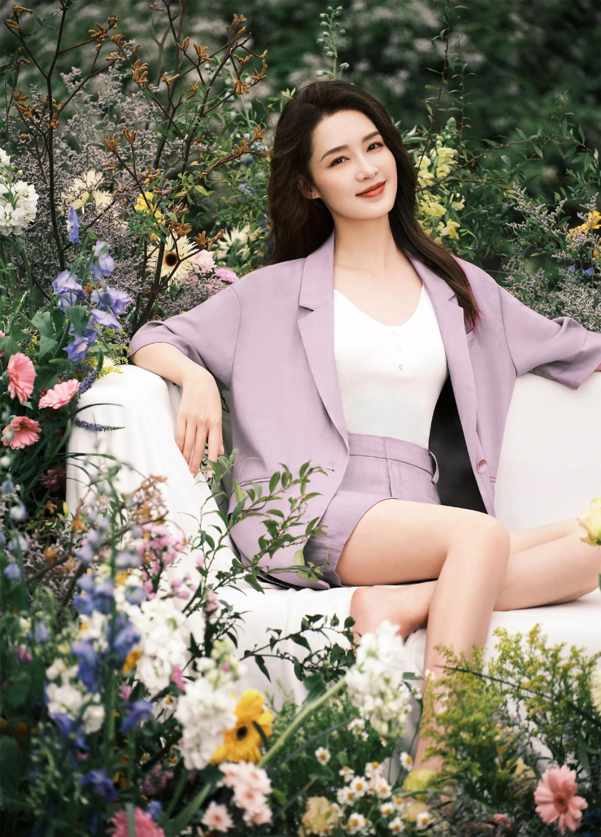 白梦妍|女明星赏花写真合集:刘诗诗 赵丽颖 刘亦菲 杨幂 白鹿 杨颖 李沁 杨紫