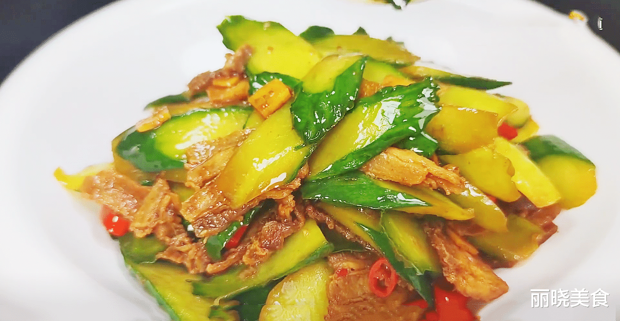 |女人“保养”别太晚,35岁后,建议坚持吃这8种食物,让你显年轻