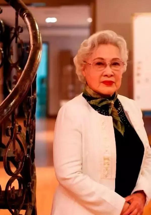 秦怡|一生坎坷、一生磨难、一生坚强、一生优雅从容，秦怡一路走好