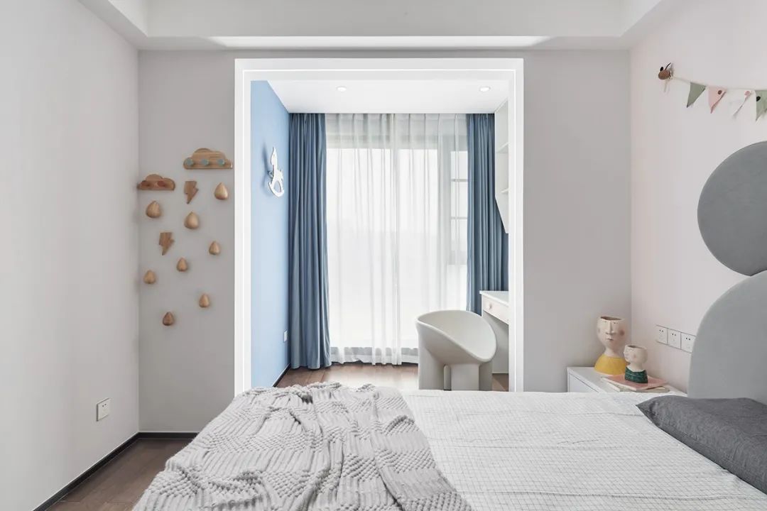 他家用黑白灰三色,诠释了现代的极简之家!