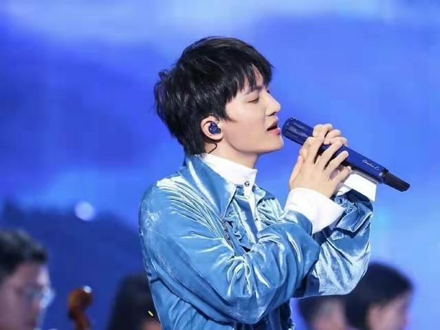 周深|光环之下，一起来看周深的故事：所谓成功的捷径，不过就是热爱与坚持