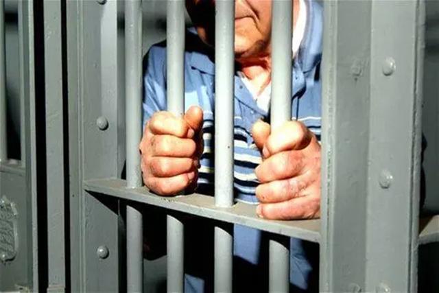 母亲为保护儿子安危，不惜与歹徒发生关系，警方捍卫正义