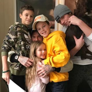 哈珀·贝克汉姆|贝家小七：从嘟嘴萌娃长成漂亮小公主，被父亲和3个哥哥宠上天了