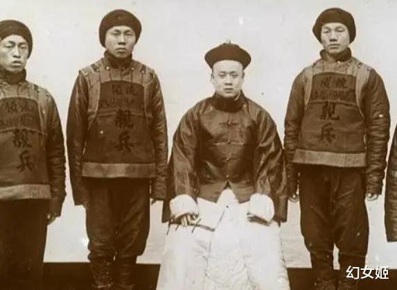 晚清大内侍卫的真实形象:虎背熊腰,手持武器,人人都面露凶光