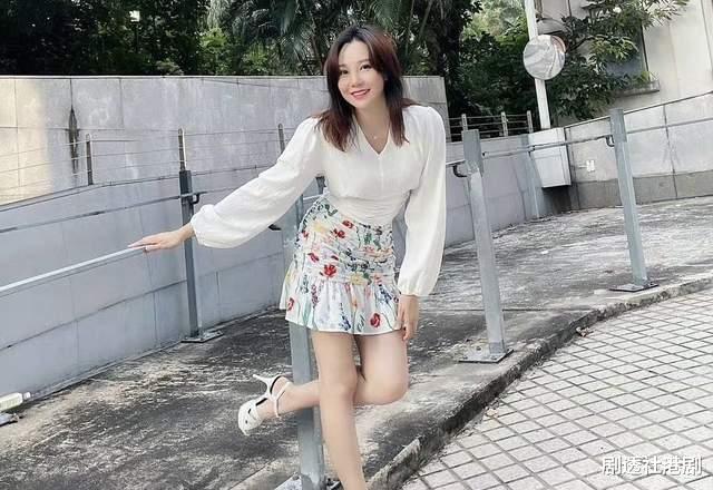 |41岁香港著名女星为转运宣布改名，至今仍是单身，身边不缺追求者