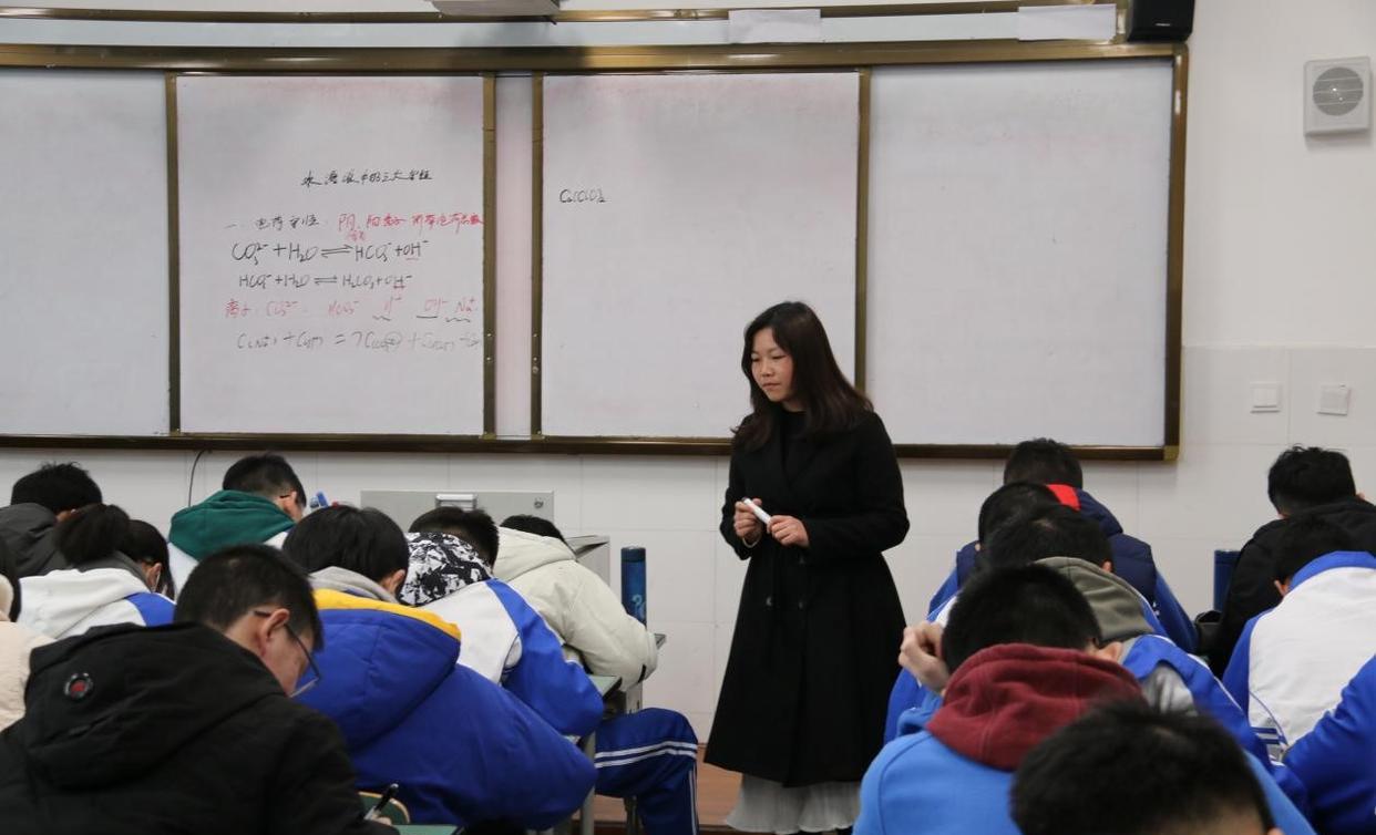 教师薪资调整后，想领到8000元以上的“退休金”，要具备这三条件