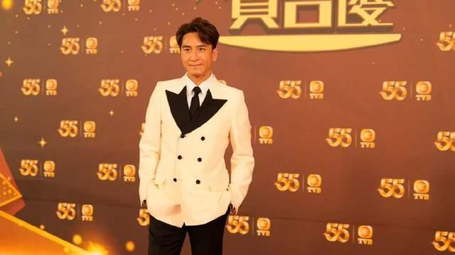 TVB|TVB把台庆搞成了乡村大舞台？郭富城穿绿西装，汪明荃抽到电动车