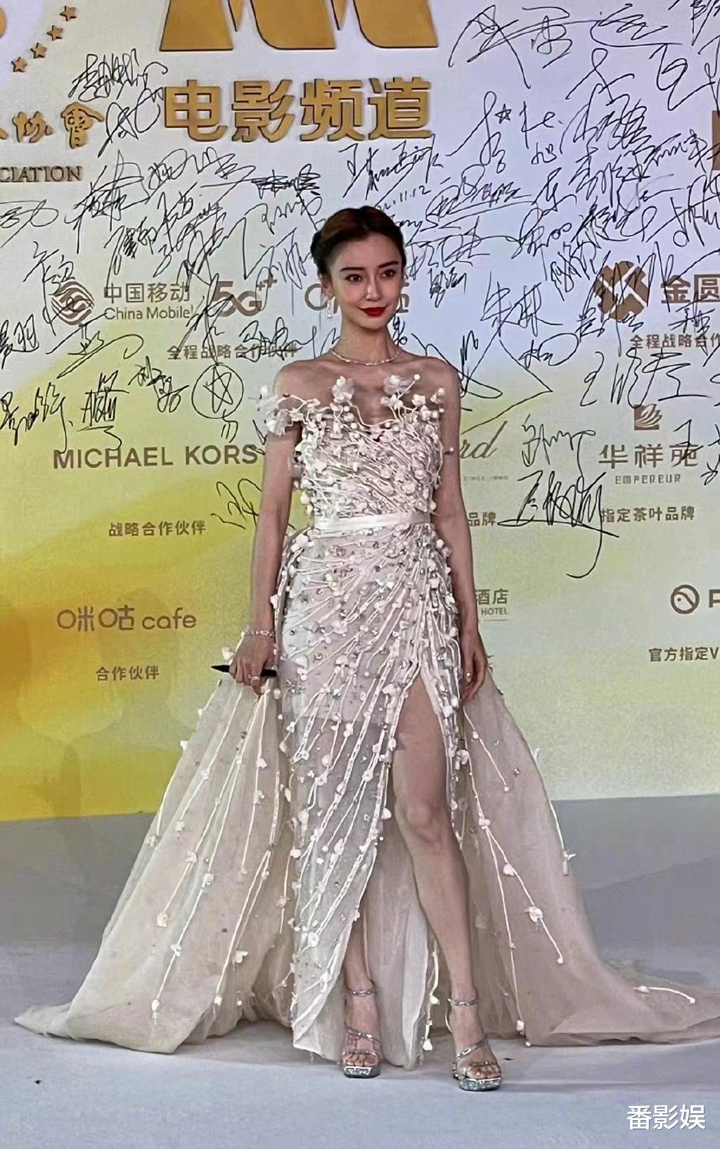 关晓彤|关晓彤造型师被骂上热搜，金鸡奖红毯女明星生图曝光，谁最能抗？