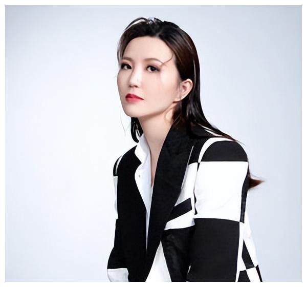 语出惊人！知名女歌手直指TVB工作要倒贴钱，更因此收到高层电话