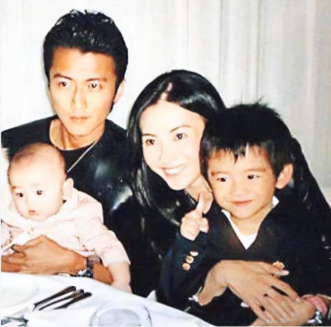 张柏芝|张柏芝想推大儿子入圈，不停拉他出境，网友发现其长相气质都很朴素