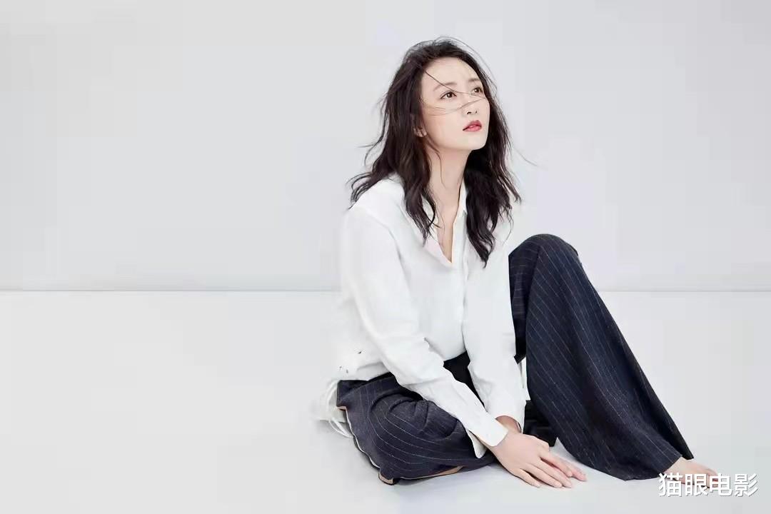 王鸥|天涯四美名号不虚！44岁乔振宇皮肤紧致不见皱纹，一袭红衣好帅气