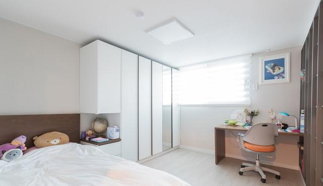 240足足有4个书房,一家几口各用各的,互不打扰,越看越大气