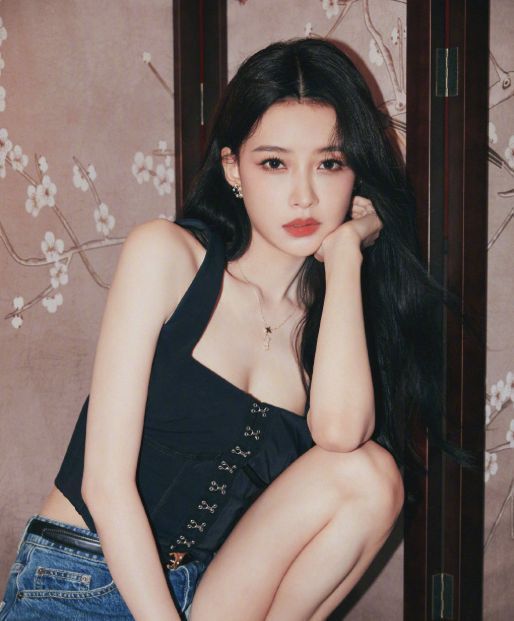 董子健|董子健取向引发热议,与男助理关系不一般,微博全是他的日常