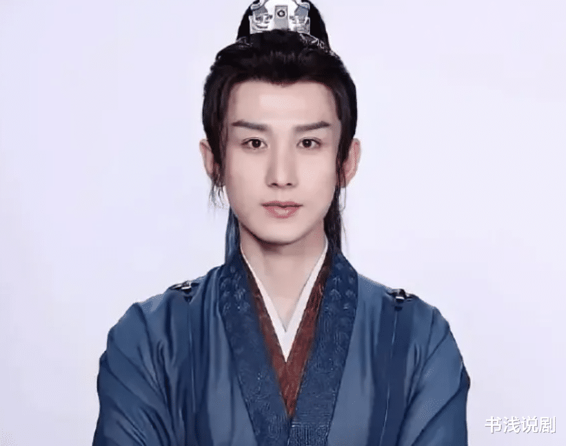 成毅|让33岁张芷溪演妈，44岁何晟铭扮爸，成毅的“幼感”凭啥这么狂？