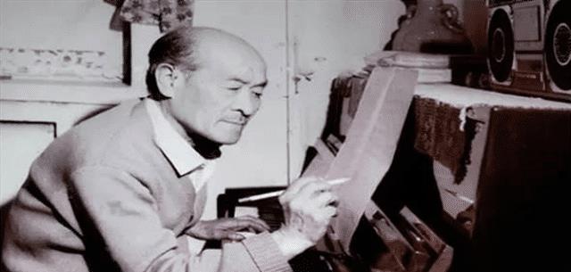 王洛宾|王洛宾听闻妻子出轨，深夜回家见有陌生男子，妻子冷问：你睡哪？