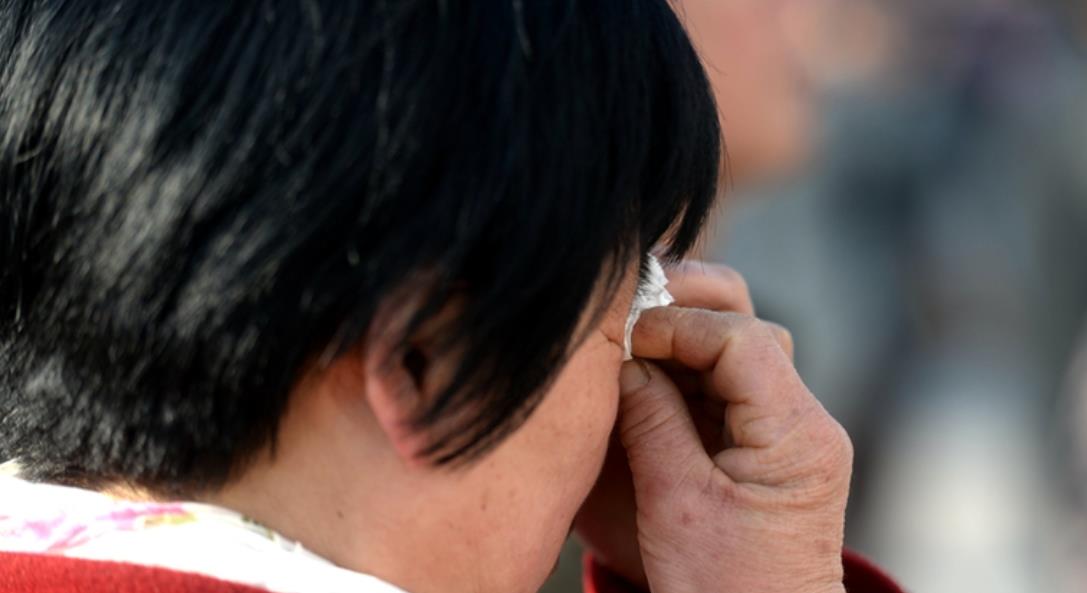 老汉自称是太白金星的儿子,大妈毫不怀疑,一个月让他附身30多次