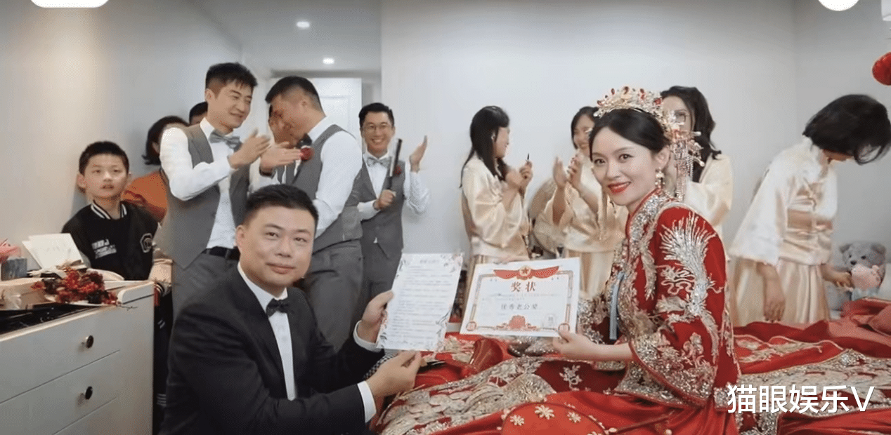 主持人|40岁美女主持人官宣喜讯,与男友结婚满脸娇羞,穿中式婚服似少女