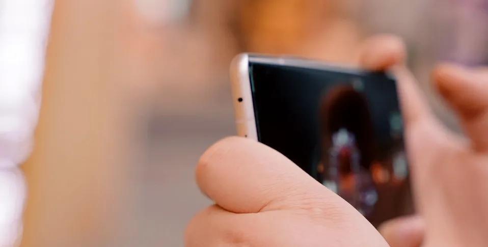 腾讯云|买荣耀还是选小米？不吹不捧，咱就理性分析近两代手机之间的差距