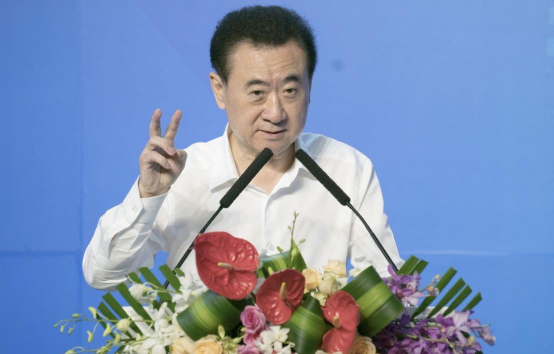 王健林坐拥千亿,还有400多座商场在收租,回到家却也会害怕儿子
