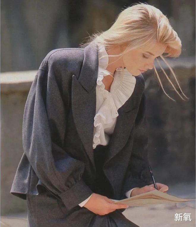 穿衣搭配|职场穿搭美学到底怎么选？从色彩与硬软件入手，我们也可以拥有！