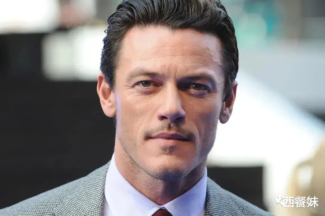 好莱坞|好莱坞男星竟网上大方晒大小 引粉丝疯狂! 他疯了? !