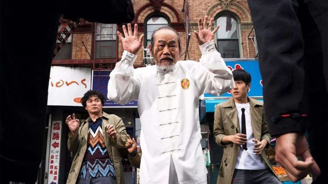 成龙|成龙花800万片酬都请不动的演员，陈思诚却只用了40万就搞定了