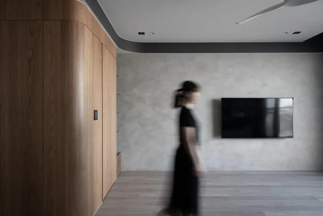 115㎡现代极简，水泥灰+木质感，低调舒适的高级感