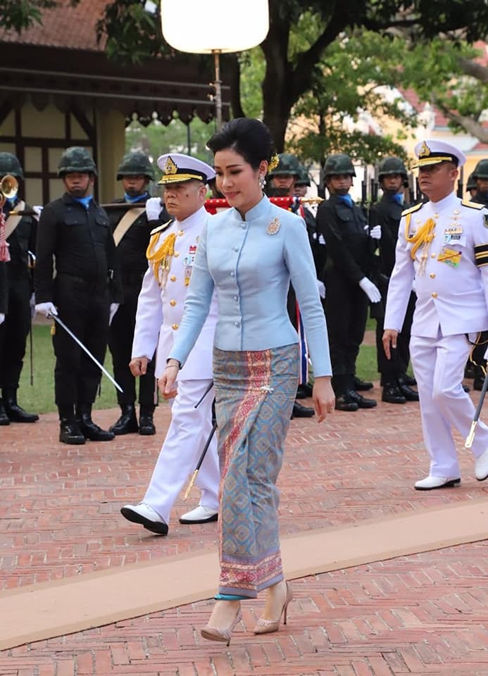 关之琳|泰王室剧情大更新！后宫宠妃喜得子，泰王再度当爹苏提达气得不行