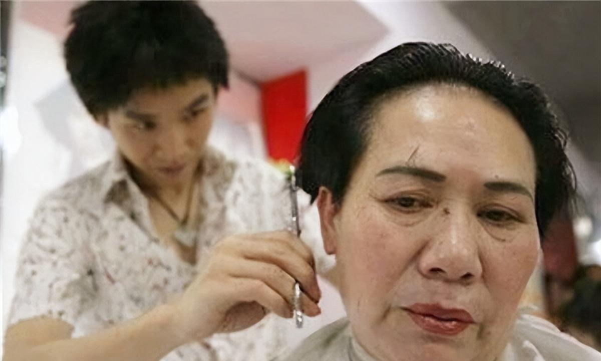 模仿秀|陈燕：扮演毛主席的特型女演员，50岁意外走红，丈夫却非常苦恼