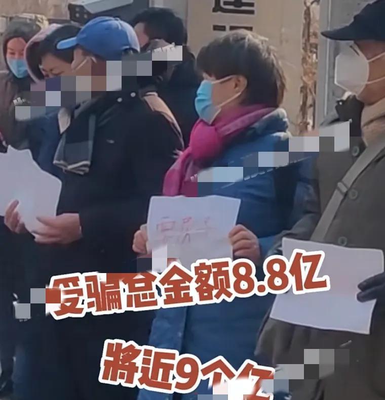 杨幂|王丽坤老公事件藏不住了，受害人上门围堵，男方有同伙还是惯犯