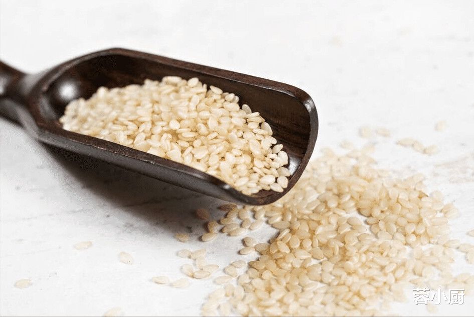 立秋润燥,饮食上可“减辛增酸”,多吃“3黄2白1红”,润肺养胃