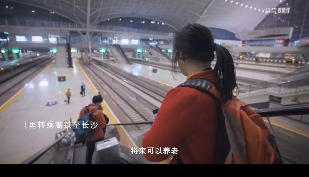 余秀华|余秀华发文，透露感染新冠，烧了一夜，仍不忘回怼杨储策