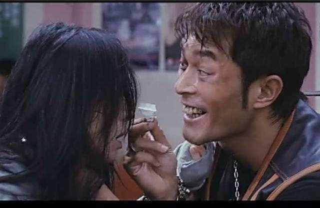 电影|电影吸毒镜头中,演员吸的到底是啥?不是奶粉面粉,而是这个!