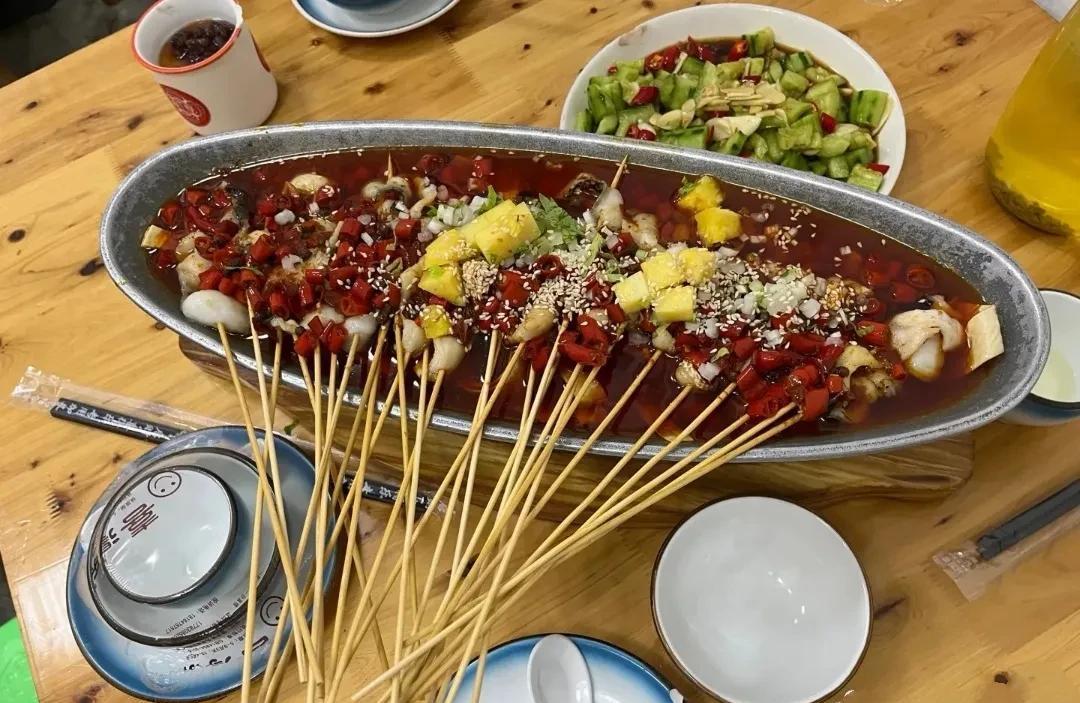 广州姑娘来重庆见网友,不满意对方请她吃大排档,结果是自己错了