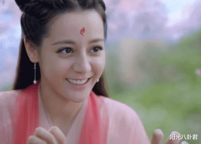 明星素颜 素颜寡淡无味,妆后美到发光,建议这8位女星直接把妆“焊”脸上