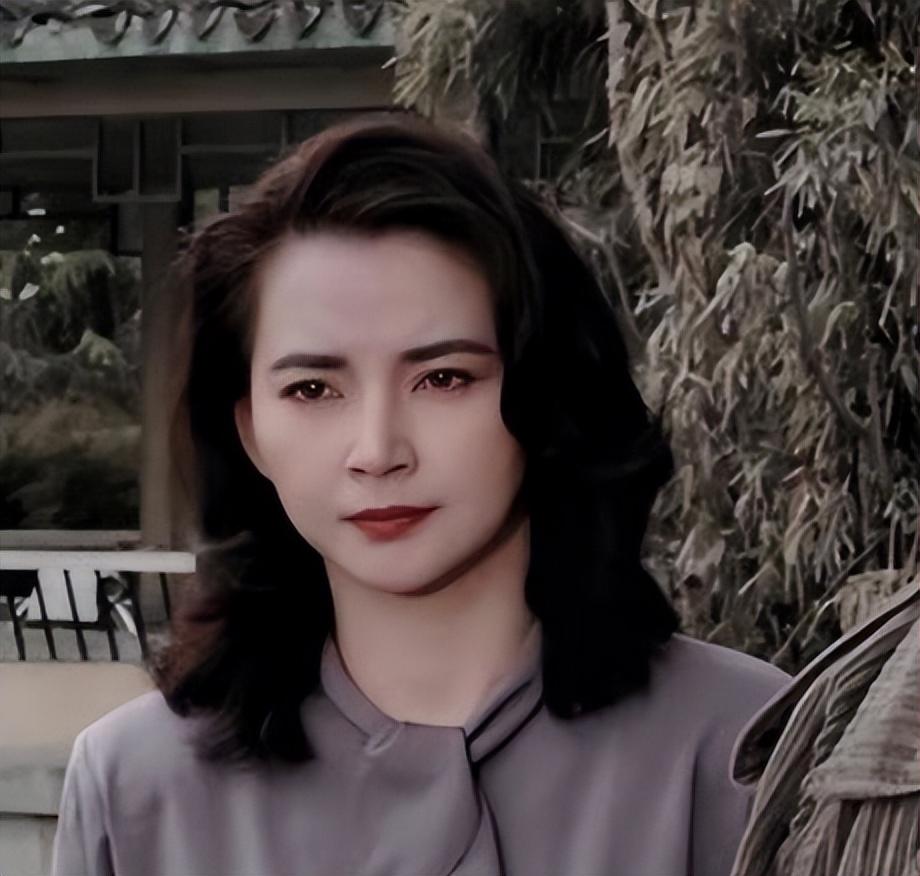 胡慧中|胡慧中：林青霞的接班人，挚爱的两个男人，一个惨死一个锒铛入狱