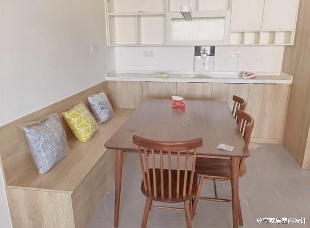 入住半年的新房，餐厅设卡座，沙发不靠墙很实用，看完全屋很治愈