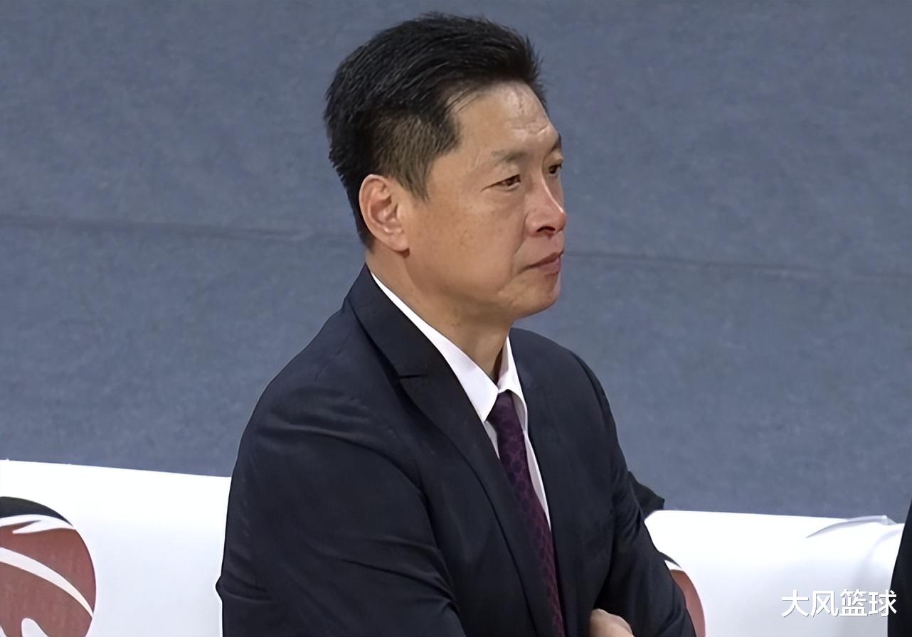 上海男篮|15分4板5犯规，又掉链子了！上海输球暴露问题，没有内线如何夺冠