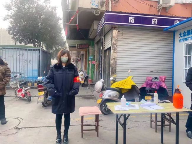 河南一村给村民发5千万福利,现金摆成墙!网友:我们村发多少?