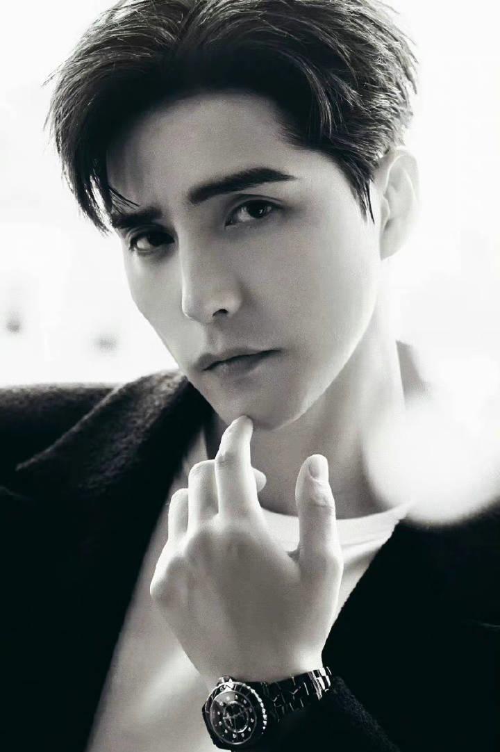 明星|一眼难忘的浓颜系明星!眉眼如画立体雕塑美,撕漫画入人间的仙葩